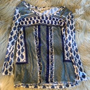 Long sleeve blouse.